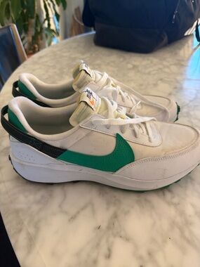 Nike Waffles White Sneakers with Green Swoosh and Black Heel Detail